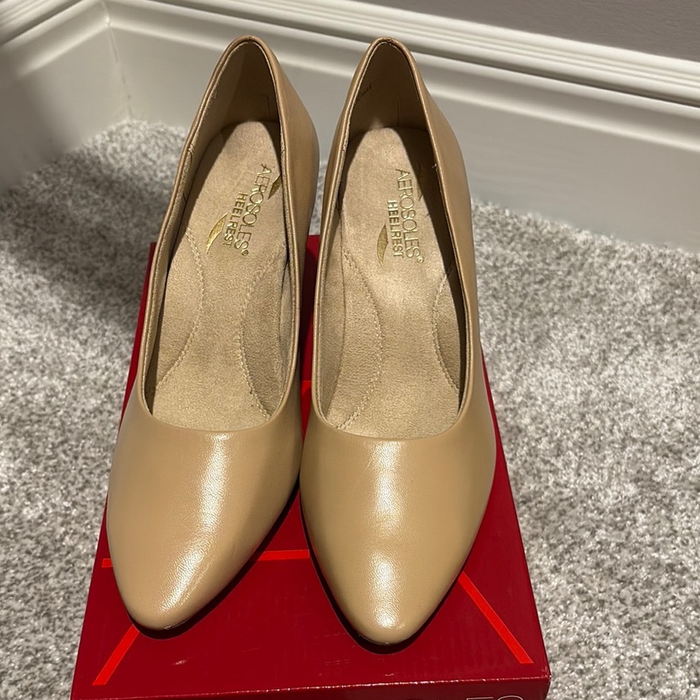 AEROSOLES Tan Heels Classic Elegant Pumps
